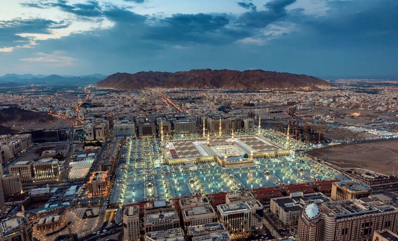 Masjid Nabawi Madinah dari udara saat senja