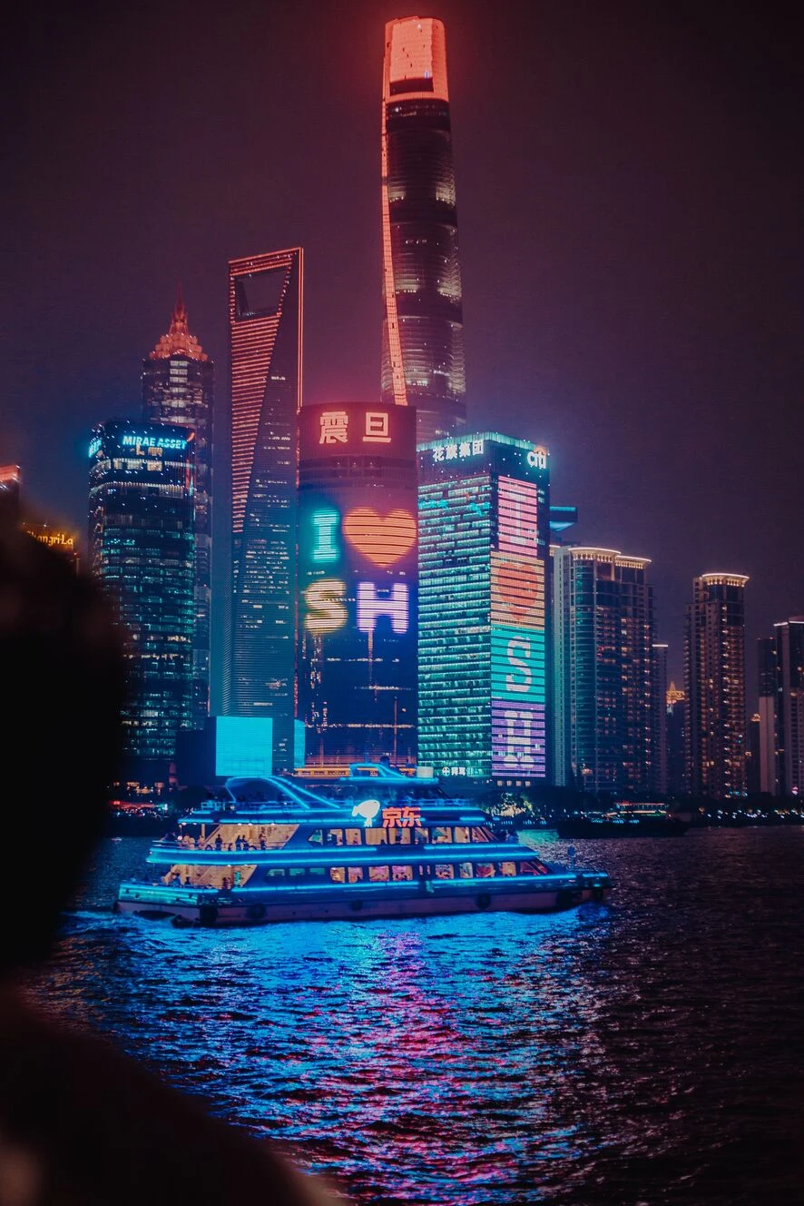 Skyline Pudong Shanghai pada malam hari
