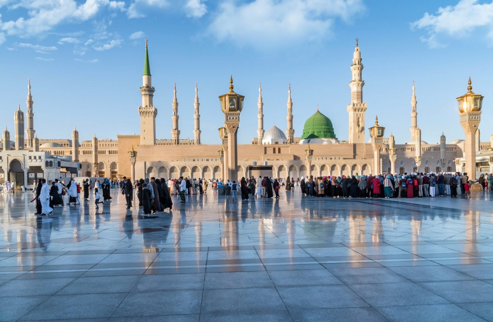 Keuntungan Menggunakan Jasa Travel Lokal Cirebon untuk Umroh dan Wisata Luar Negeri